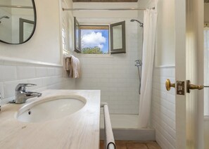 Shower, jetted bath, hair dryer, bidet - Casa con Encanto en la Costa Brava / Empordà (Llofriu)