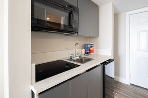 Classic Studio Suite, 2 Double Beds, Balcony, Ocean View | Private kitchen | Mini-fridge, microwave, coffee/tea maker