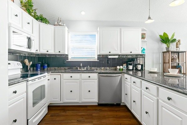 Frigorifero, microonde, forno, piano cottura