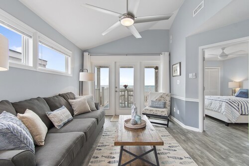"Waters Edge 433-A" - Oceanfront Condo w/ Community Pool, 2 Bedrooms / 2 Bathrooms