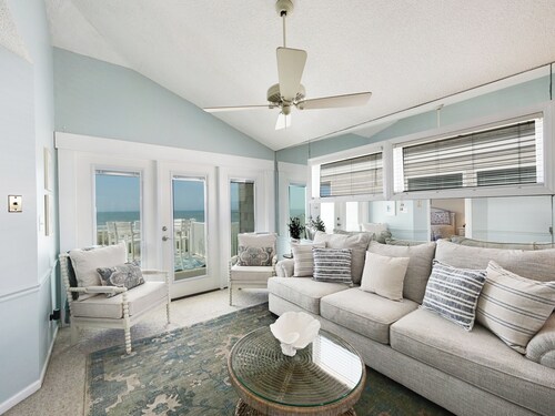 "Waters Edge 433-B" - Oceanfront Condo w/ Community Pool, 2 Bedrooms / 2 Bathrooms