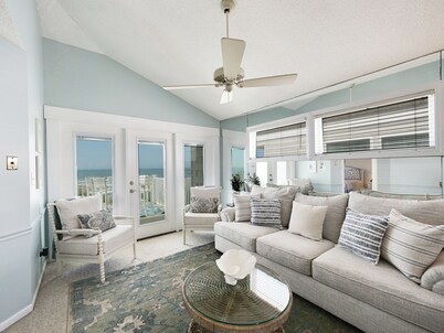 "Waters Edge 433-B" - Oceanfront Condo w/ Community Pool, 2 Bedrooms / 2 Bathrooms