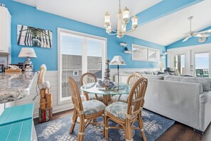 Televisión y chimenea 