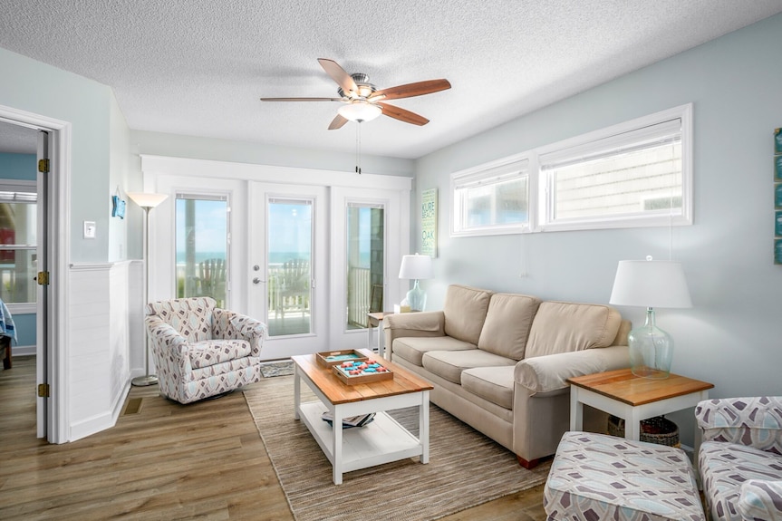 "Waters Edge 433-d" - Oceanfront Condo W/ Community Pool, 2 Bedrooms / 2 Bathrooms - Holden Beach, NC