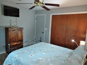 1 bedroom, travel cot, free WiFi, bed sheets - Apartment Attached to a 1900 historic Farm house (Old Mill Creek)