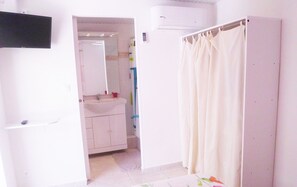 2 室のベッドルーム、WiFi (無料)、ベッドシーツ