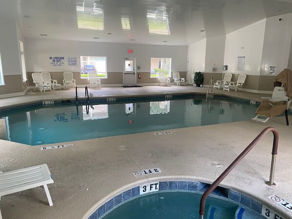 Una piscina techada, una piscina climatizada
