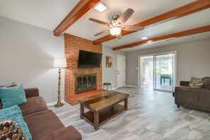 智能电视、桌上足球