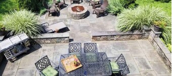 Lovely Marvin Beach Home - Walk to Beach, SONO & Parks. Outdoor Stone Fire Pit!