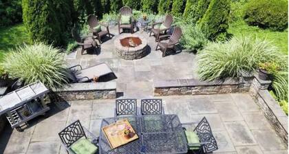 Lovely Marvin Beach Home - Walk to Beach, SONO & Parks. Outdoor Stone Fire Pit!