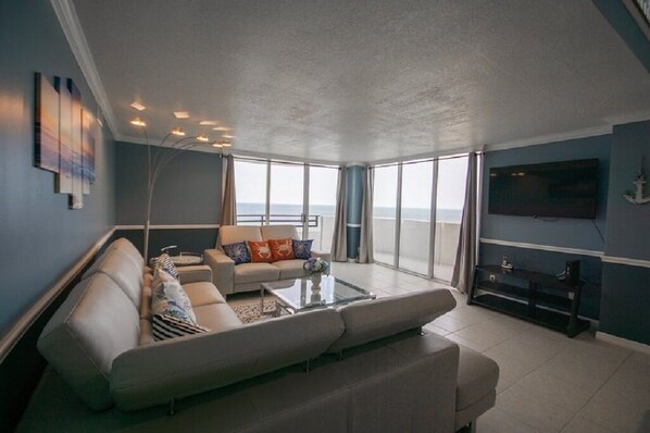 Smart TV - Amazing 2 Story Oceanfront Penthouse (Daytona Beach)