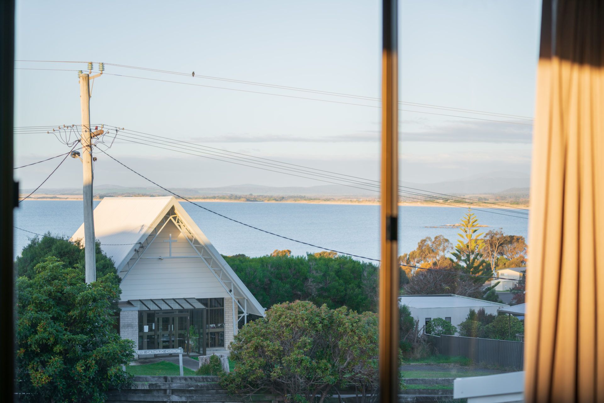 Spoil yourself in this centrally located beach house overlooking the vast... — image 6