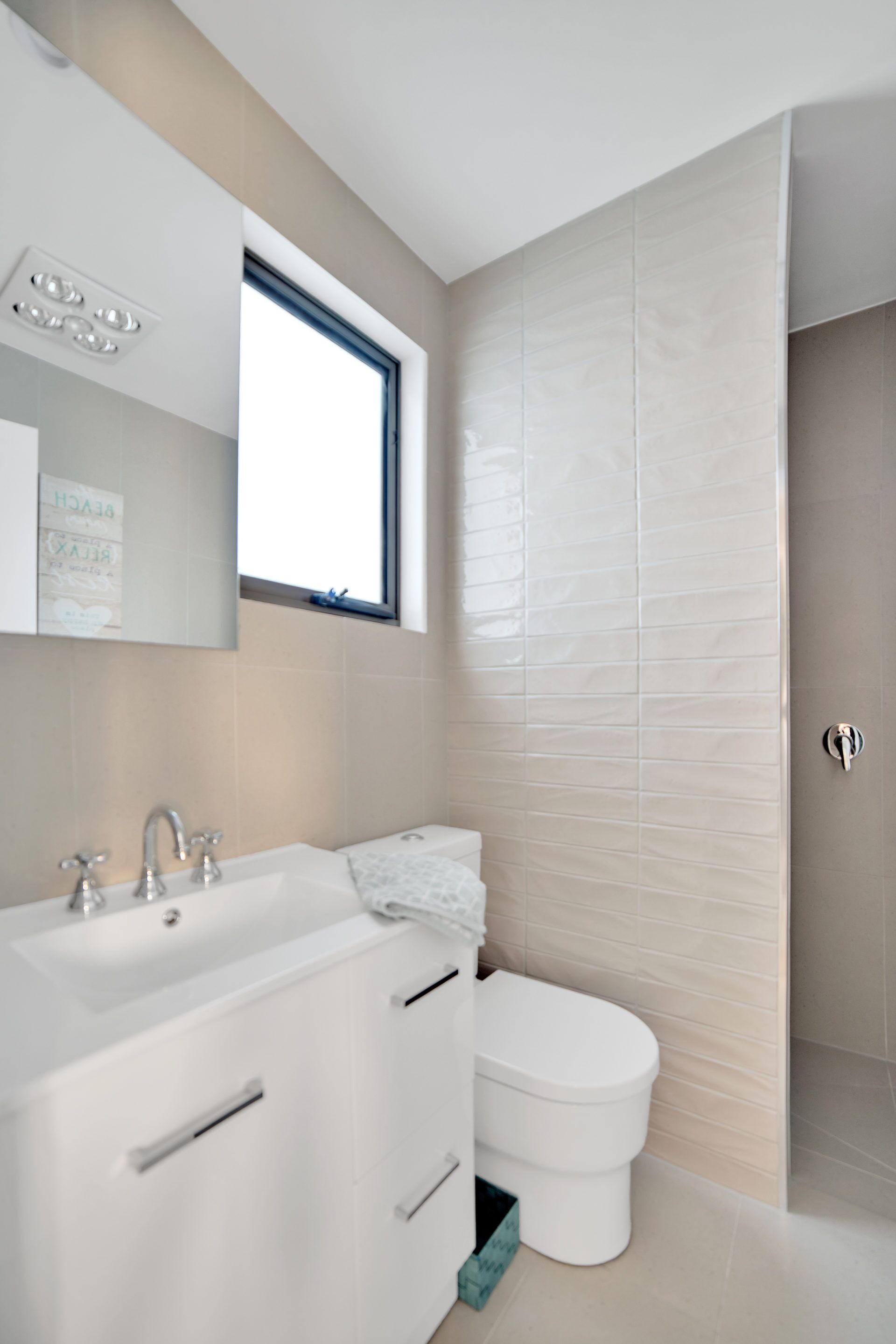 Spoil yourself in this centrally located beach house overlooking the vast... — image 18