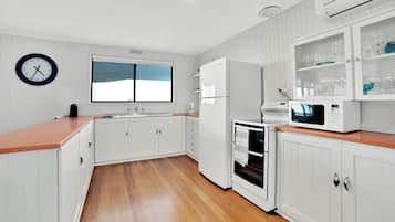 Fridge, microwave