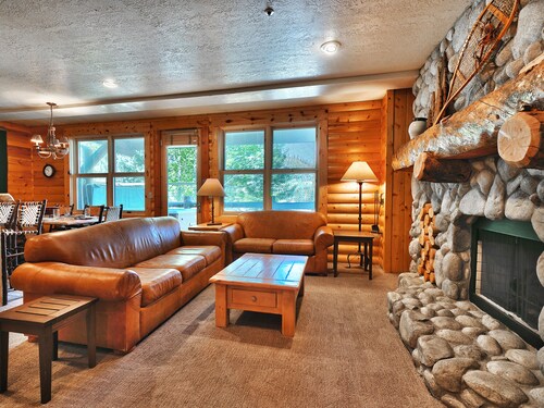 Managed by Park City Lodging -Located at the base of Deer Valley Resort- Hot Tub