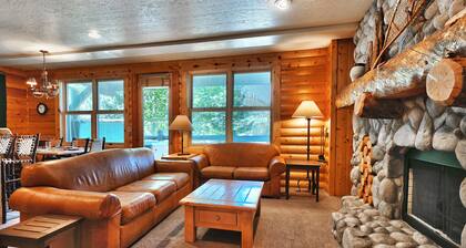 Managed by Park City Lodging -Located at the base of Deer Valley Resort- Hot Tub