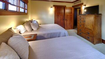 2 bedrooms, desk, free WiFi, bed sheets