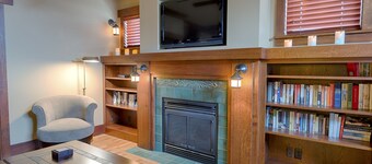 Charming Downtown Frankfort  Condo overlooking Betsie Bay