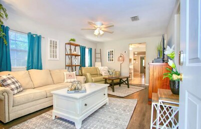 Charming Winter Park Fully Furnished & Pet Friendly Farmhouse Bungalow
