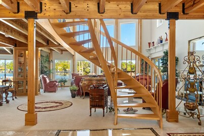 Spacious Riverfront Retreat. Sunset views with private Dock, Sleeps 12.