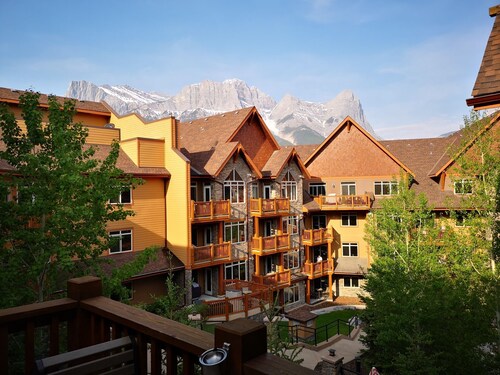 Premium Mountain View! Luxurious 2 Bed Condo at Stoneridge Mountain Resort