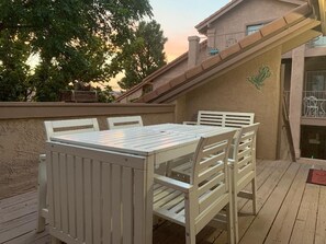 Outdoor dining - Amazing Desert Stay with Resort Amenities & Priv Entrance (St. George)