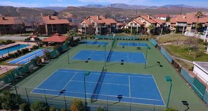 Amazing Desert Stay with Resort Amenities & Priv Entrance