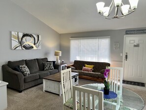 Smart TV, foosball, table tennis, books - Amazing Desert Stay with Resort Amenities & Priv Entrance (St. George)