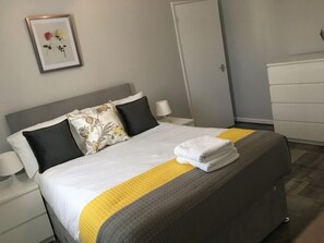 3 bedrooms, iron/ironing board, WiFi, bed sheets