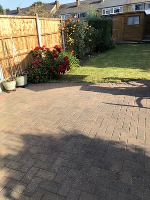 المنطقة المحيطة بالمنشأة