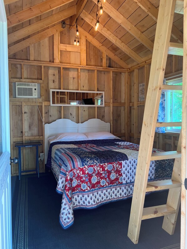 1 bedroom, bed sheets