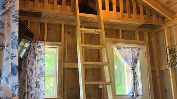 1 bedroom, bed sheets