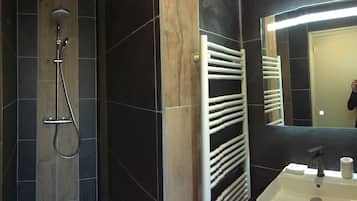 Shower, hair dryer, towels, toilet paper