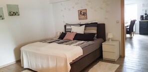 1 bedroom, in-room safe, iron/ironing board, travel cot