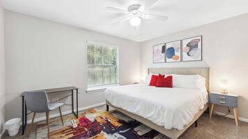 2 Schlafzimmer, Schreibtisch, Bügeleisen/Bügelbrett, WLAN