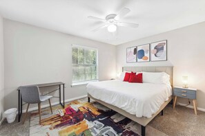 2 bedrooms, desk, iron/ironing board, WiFi - Spacious 2BR King Suite w Gym close to DT (Austin)