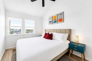 2 bedrooms, desk, iron/ironing board, WiFi