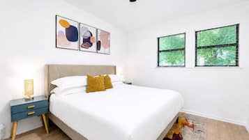 2 bedrooms, desk, iron/ironing board, WiFi