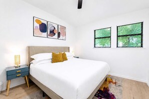 2 bedrooms, desk, iron/ironing board, WiFi