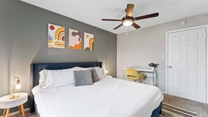 1 bedroom, iron/ironing board, WiFi, bed sheets - Quiet 1BR suite w/ fast WiFi + king bed + pool (Austin)