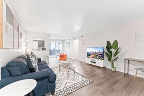 Televisión y oficina 