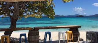 RARE 2 BEDROOM SAPPHIRE BEACH RESORT with Washer/Dryer/Netflix