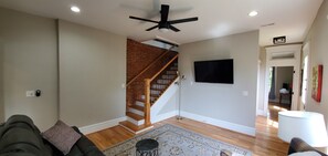 Smart TV - NEWLY RENOVATED Luxurious SOULARD 2nd Floor Townhome overlooking AB Brewery! (St Louis)