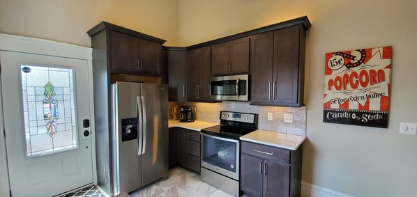 Fridge, microwave, oven, stovetop - NEWLY RENOVATED Luxurious SOULARD 2nd Floor Townhome overlooking AB Brewery! (St Louis)