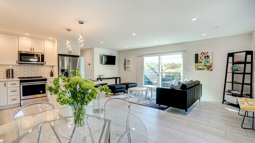 Beautiful modern home near Sonoma, Calistoga & wineries