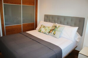 4 slaapkamers, een strijkplank/strijkijzer, reisbedje, wifi