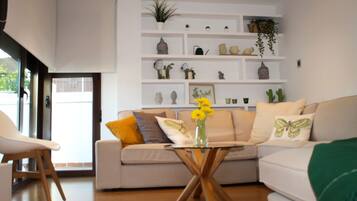 Een smart-tv en een open haard