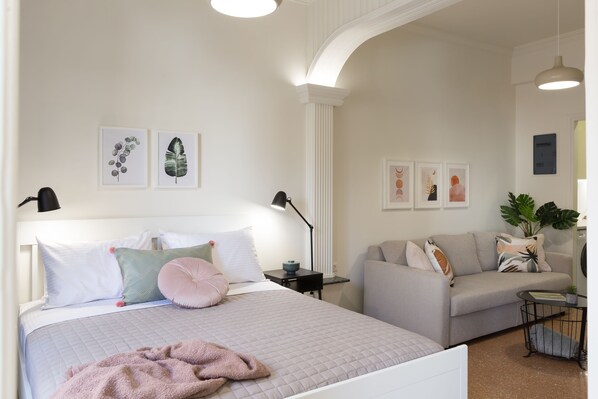 1 habitación, tabla de planchar con plancha, cuna de viaje y wifi 