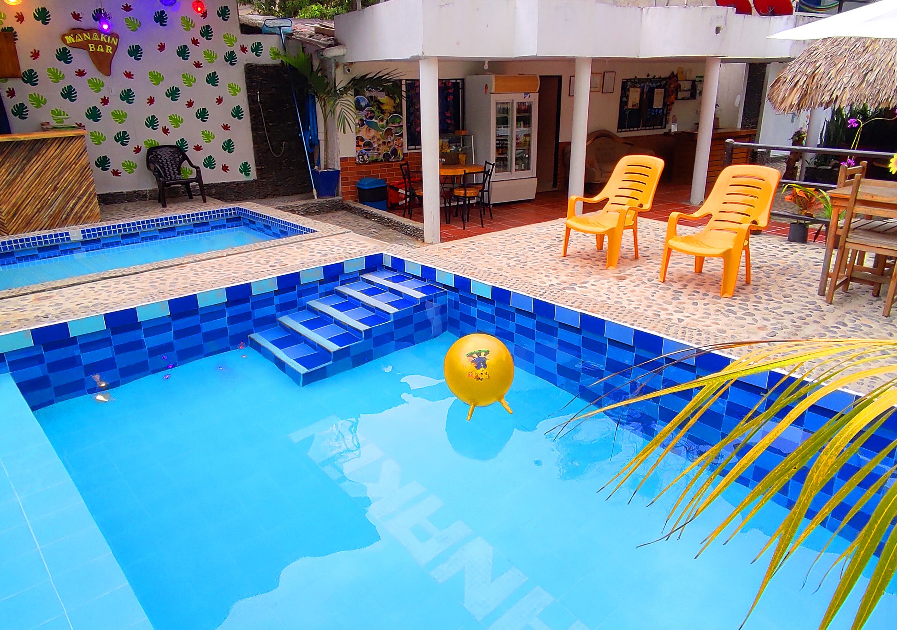 2 outdoor pools, pool loungers