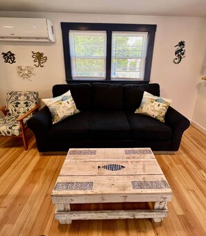 TV - Santorini*themed*priv. yard*near beach* firepit*outdoor shwr (Plymouth)